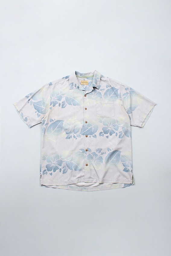 Vintage &#039;TOMMY BAHAMA&#039; Silk Hawaiian Shirts (L)