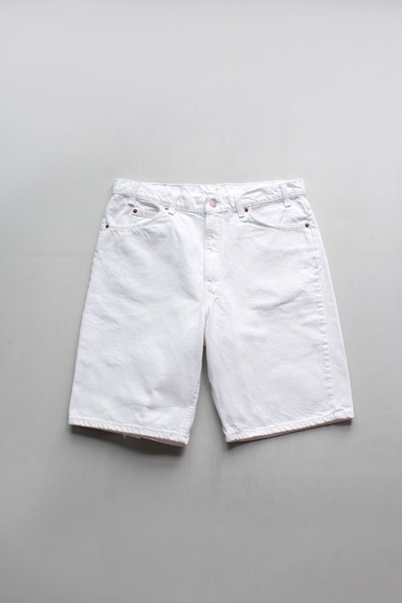 OrangeTab, 90s Levis 550 White Denim Shorts (W37)