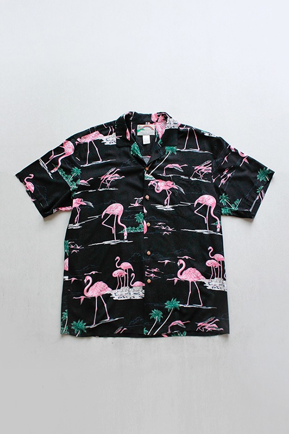 Vintage &#039;PARADISE FOUND&#039; Rayon Hawaiian Shirts (L)