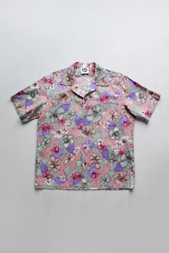 Vintage &#039;Hilo Hattie&#039; Hawaiian Shirts (XL)