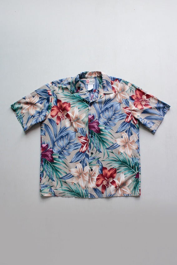 Vintage &#039;Hilo Hattie&#039; Hawaiian Shirts (L)